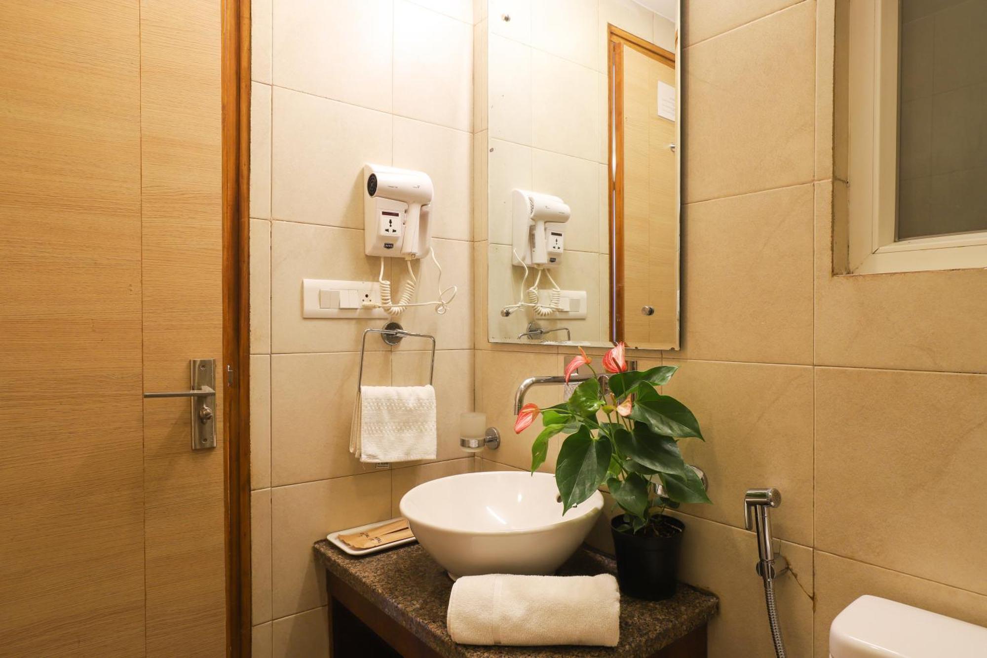 Veera Strand Park Serviced Apartments Near กาลังกูติ ภายนอก รูปภาพ
