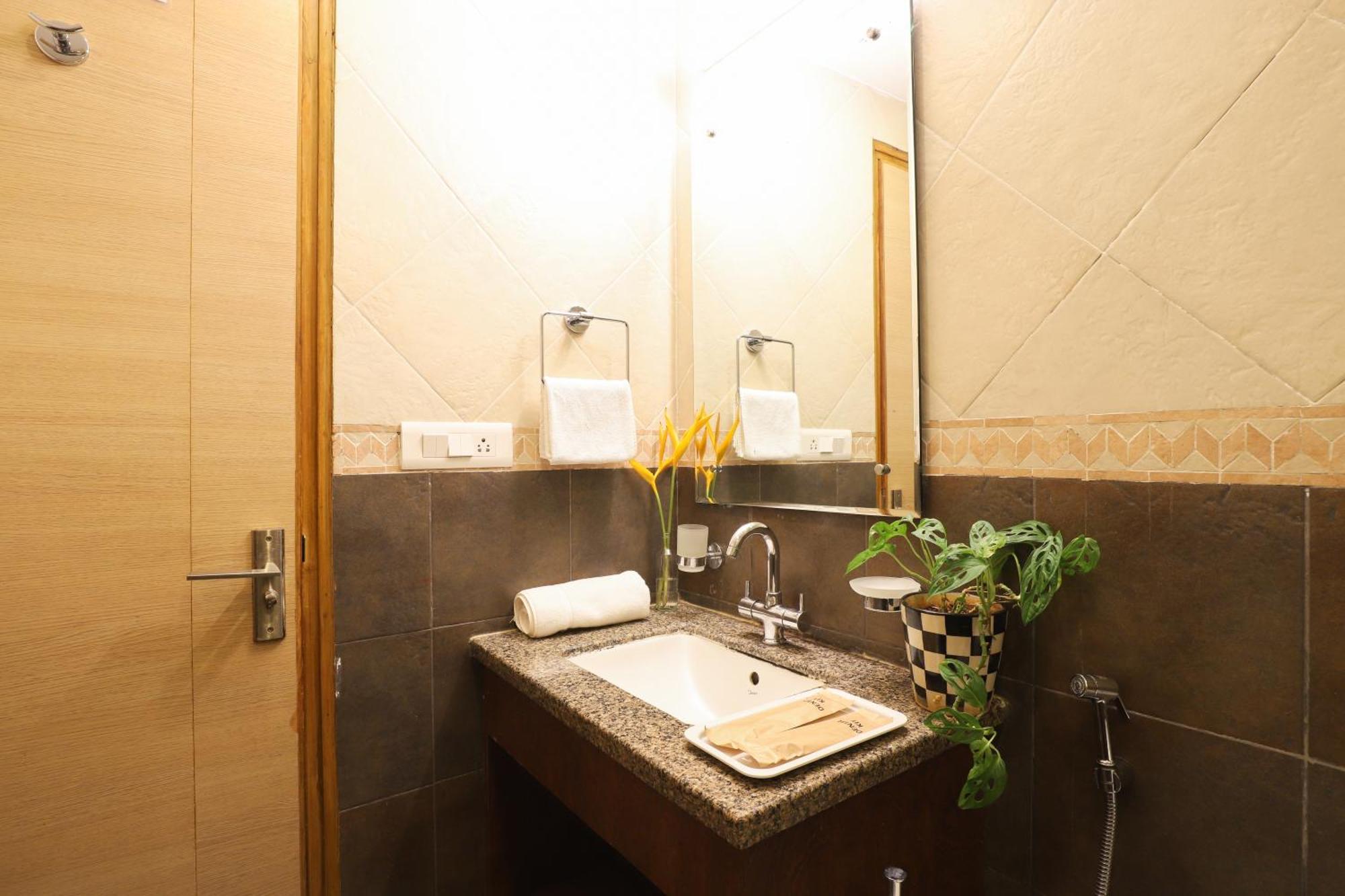 Veera Strand Park Serviced Apartments Near กาลังกูติ ภายนอก รูปภาพ