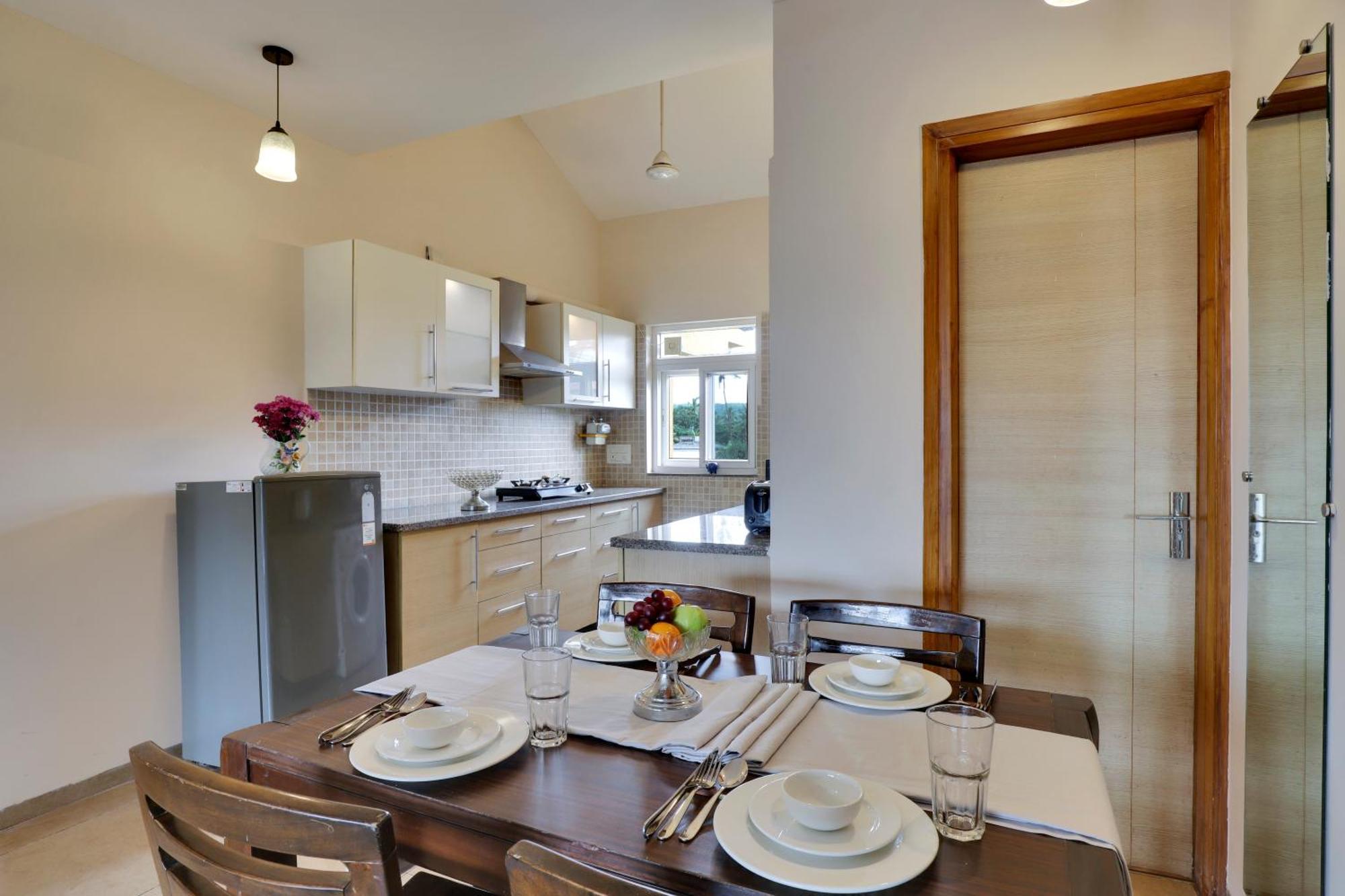 Veera Strand Park Serviced Apartments Near กาลังกูติ ภายนอก รูปภาพ